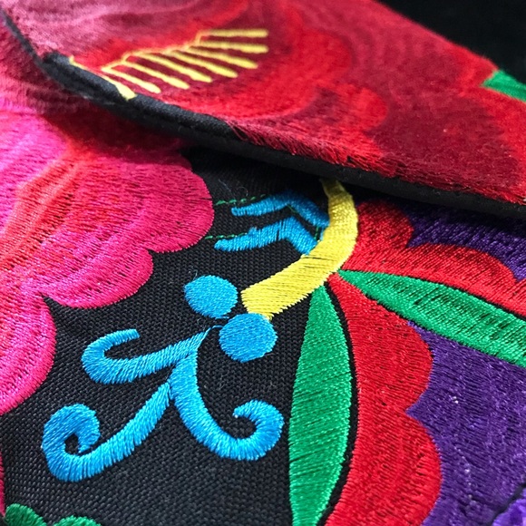 Vintage Floral Clutch - Picture 3 of 11